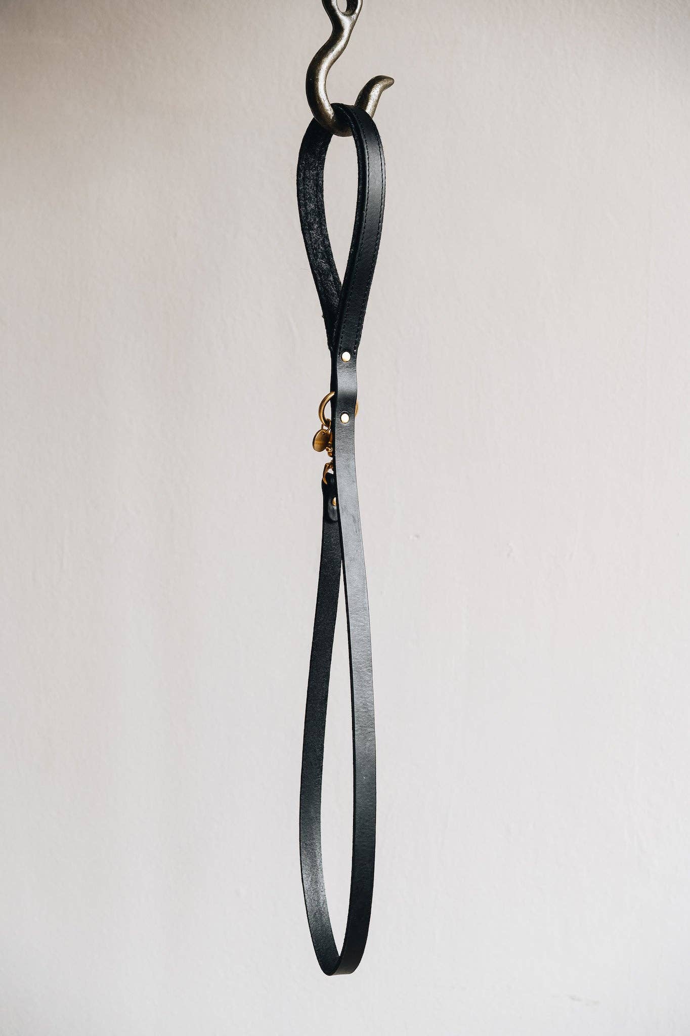 BAND&ROLL - Wholesale Pet Leash - Dog - LIGHTWEIGHT SHORT LEATHER LEASH. HITCH air8