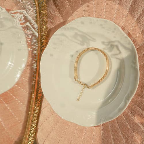 Le bracelet Catharsis pour la vente par Milk and Rose