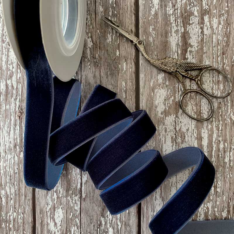 Imaginediy – Großhandel Band – Geschenke verpacken – Marineblaues Samtband, 16 mm, 3-Meter-Rolle1