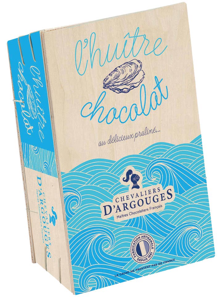 Chevaliers d'Arg · Milk chocolate praliné oysters wooden box for wholesale by French Feast
