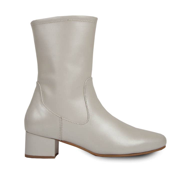 STUDIO 54 WHITE PEARL for wholesale by URBNKICKS