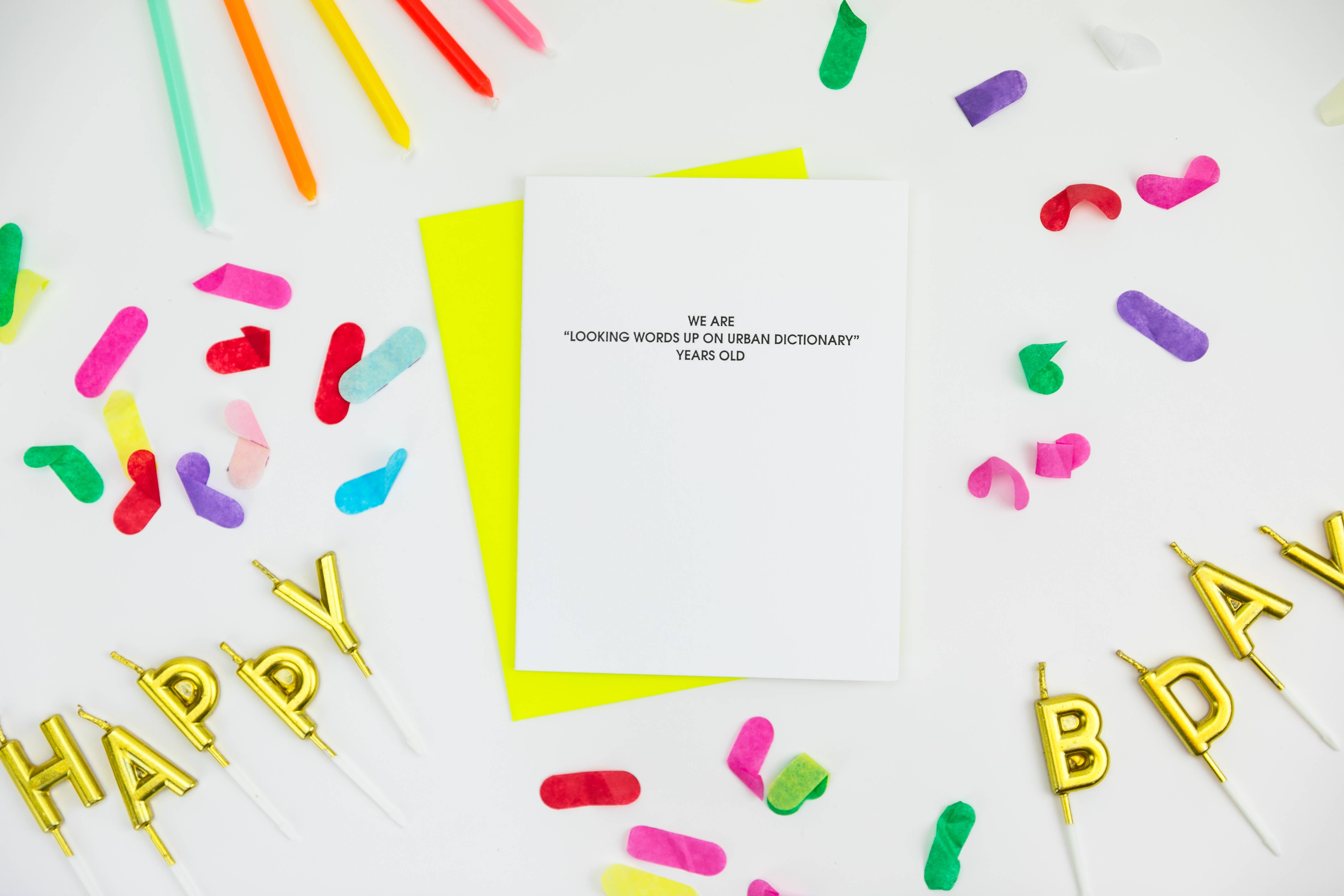 Chez Gagné – Engroshandel Fødselsdagskort – At slå ord op på Urban Dictionary år gammel - Sjovt fødselsdagskort1