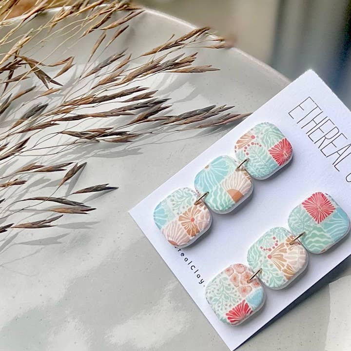 Pendentifs en terre cuite à imprimé bohème, printemps, imprimé floral pour la vente par Ethereal Clay