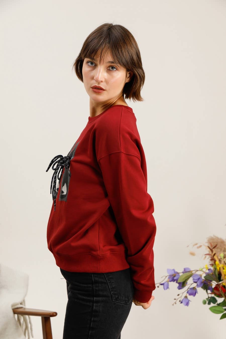 Attrait Paris - Wholesale Graphic Sweatshirt - Women's - Crew neck sweatshirt, lace-up sneakers6