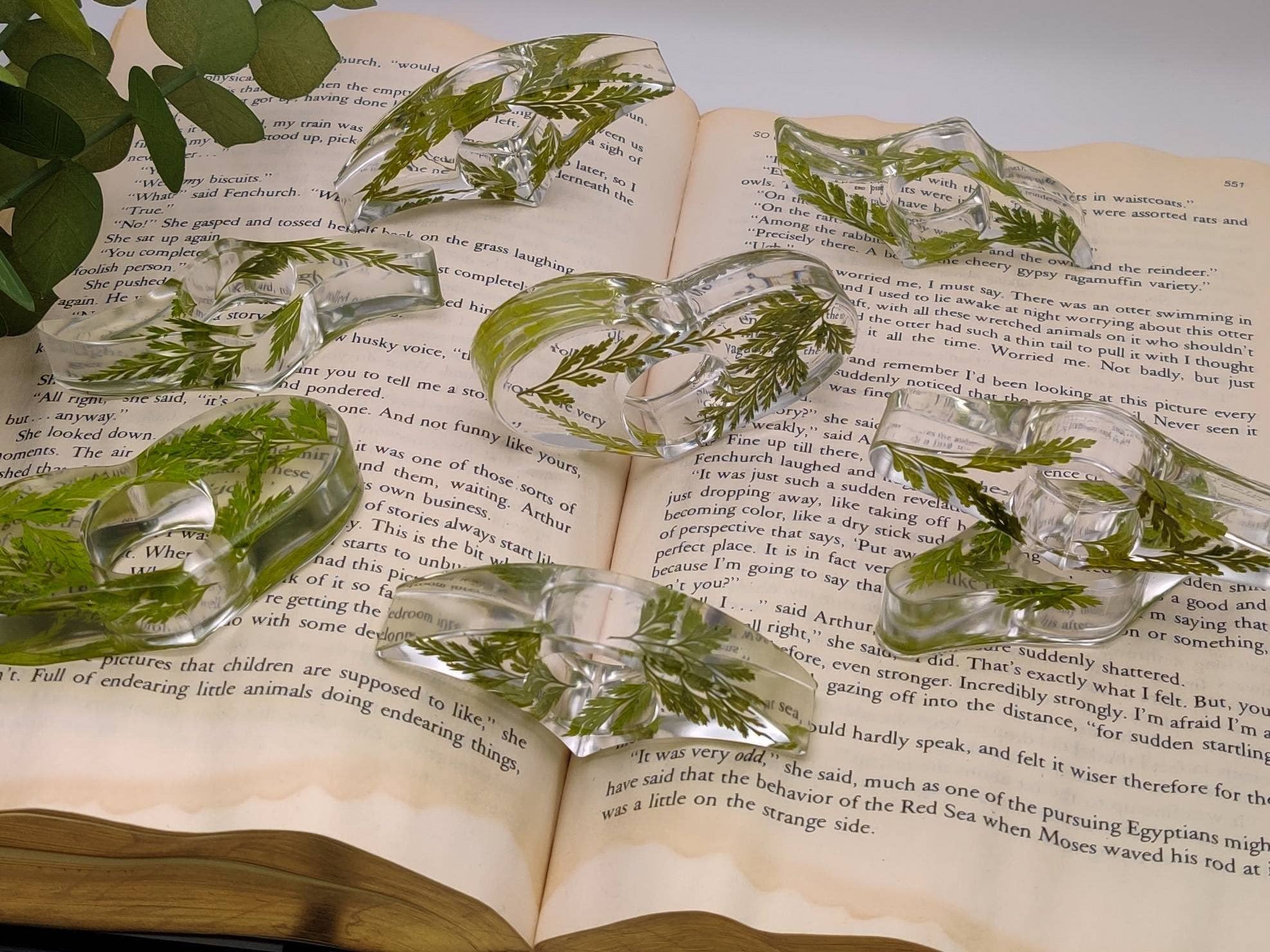 Botanically Bookish - Wholesale Boekenhouder/standaard - Paginahouder voor boeken van botanische hars van geperste planten1
