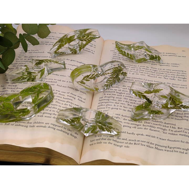 Botanically Bookish - Wholesale Book Holder - Pressed Plant Botanical Resin Book Page Holder1