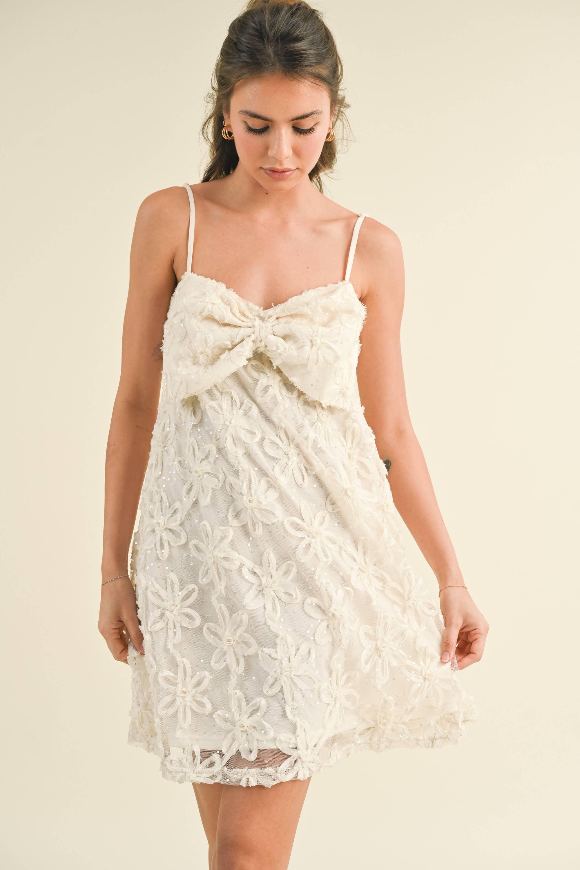 Klesis - Vente Robe – femme - ID7798A MINI-ROBE POUR BÉBÉ AVEC NŒUD EN APPLIQUE 3D ET PAILLETTES6