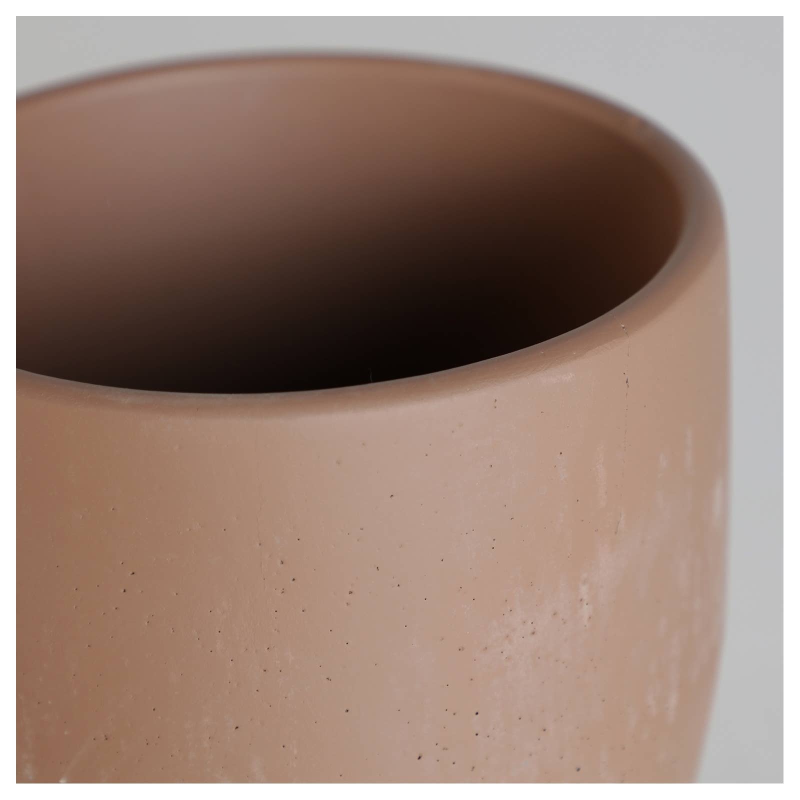 B&B – Engroshandel Plantekrukke – Assorterede cementplantede i brune nuancer 13x13x13 cm2