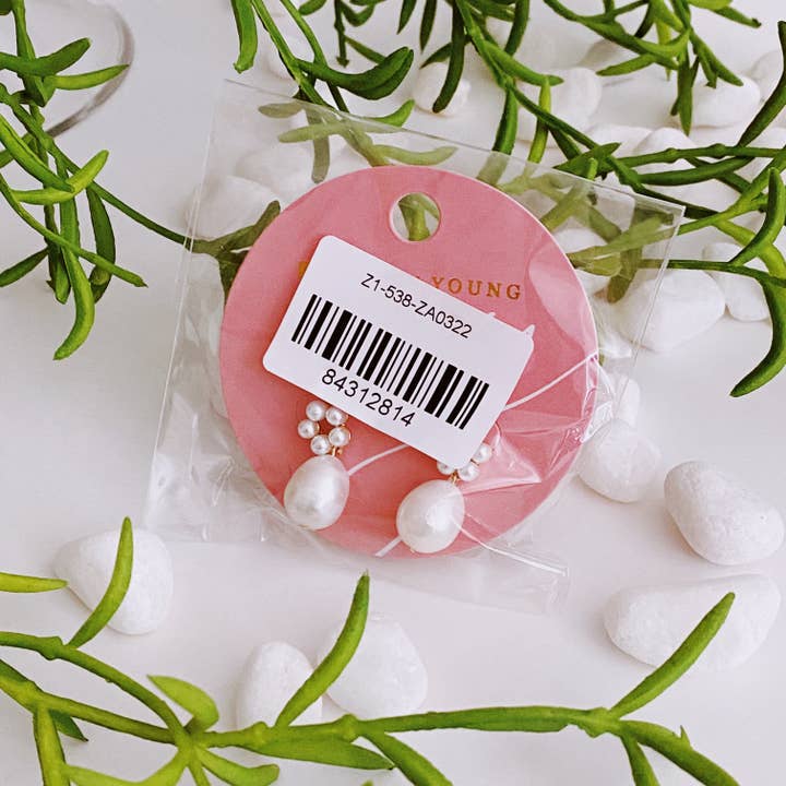 Ellison+Young - Vendita all'ingrosso Orecchini pendenti - Orecchini a goccia con perle d'acqua dolce Blooming6