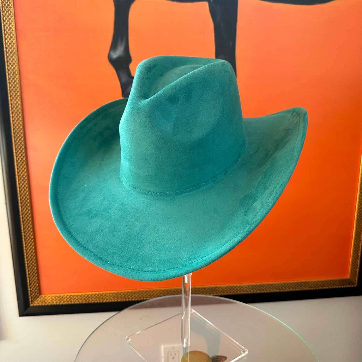 Queens INC - Vente Chapeau de cowboy – femme - Chapeau de cowboy en daim végan avec bord plat rigide4