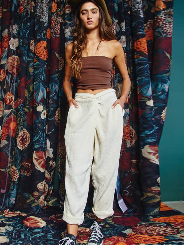 P5094D OUTLET SALE Hose mit verdrehter Taille und Taschen (Kopie) für den Großhandel von BUCKETLIST OUTLET