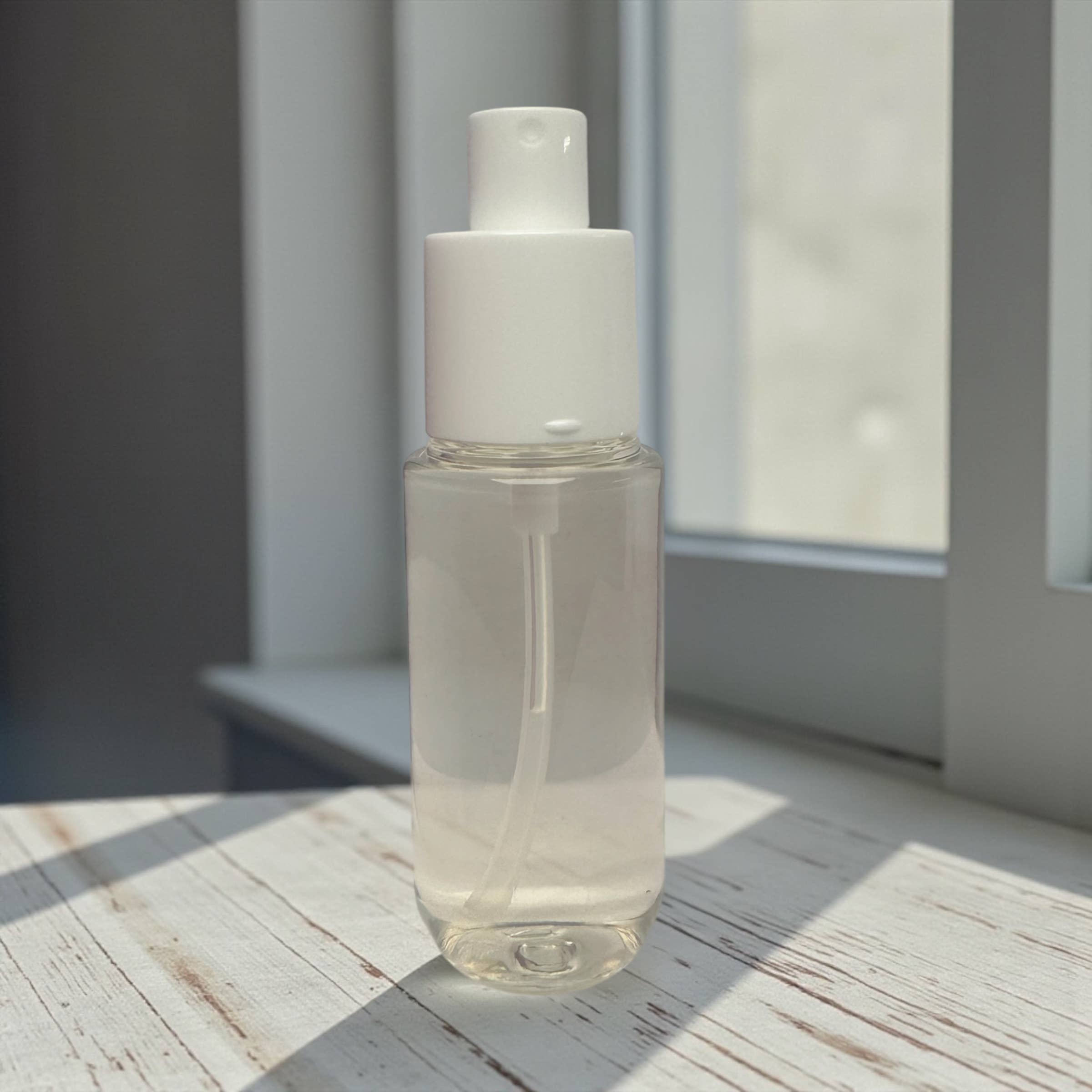 Monumental Candles LLC - Venta al por mayor Perfumes/agua de colonia - Spray Corporal Oasis Encantada 1.5 oz1