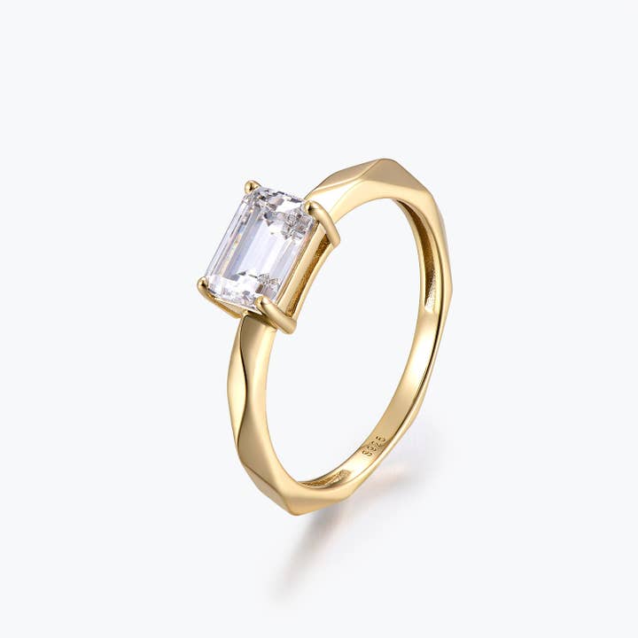 Dissoo® 0,60 ct Emerald Cut Moissanite forlovelsesring i guld Vermeil for engroshandel hos Dissoo