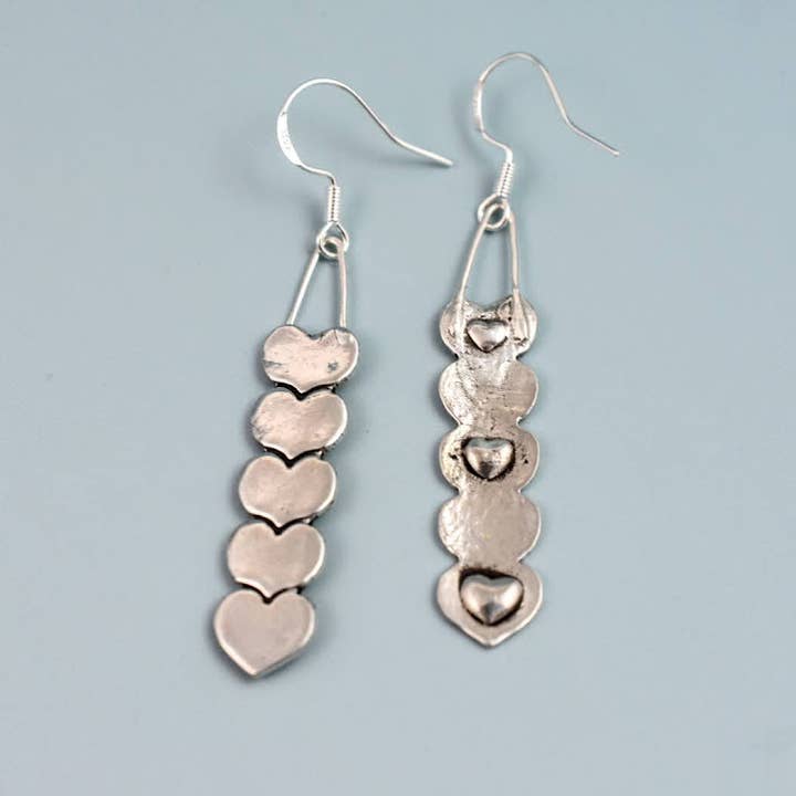 Cascade av hjärtan örhängen för wholesale av Silver Wolf Productions