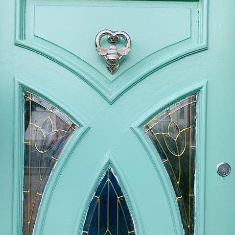 Brass bee - Wholesale Knob/Pull - Brass Bumble Bee Heart Door Knocker - Nickel Finish