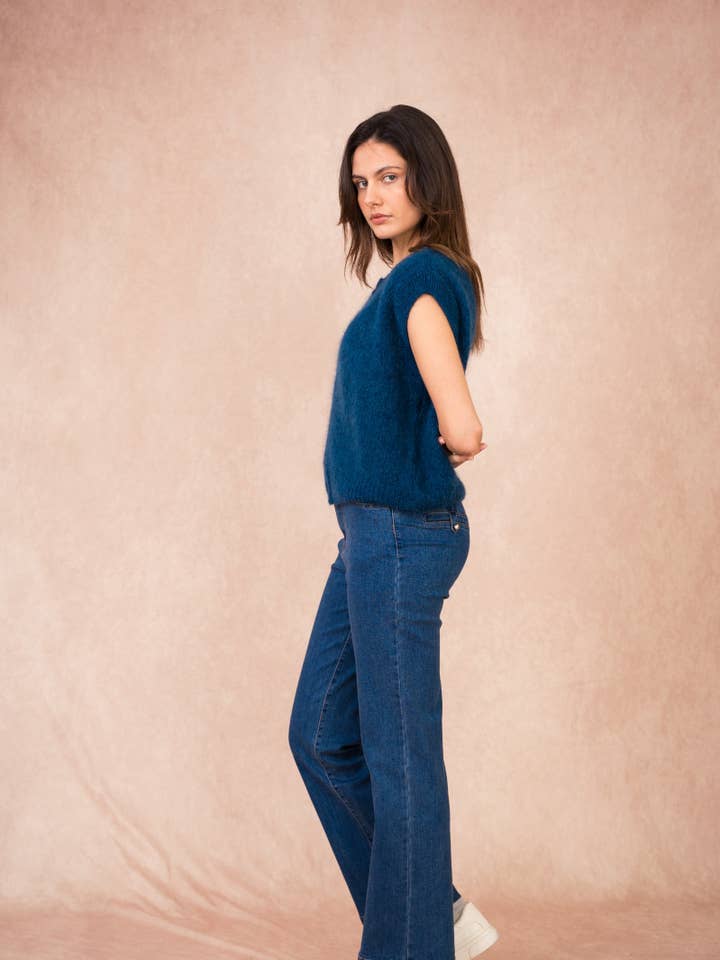 Calie Paris - Wholesale Knit Sweater - Women's - Sleeveless Zip-Up Knit Vest – Mohair Blend
