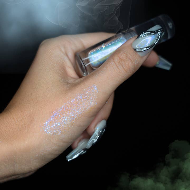 Fard à paupières liquide multichrome - Essence pour la vente par Jolie Beauty