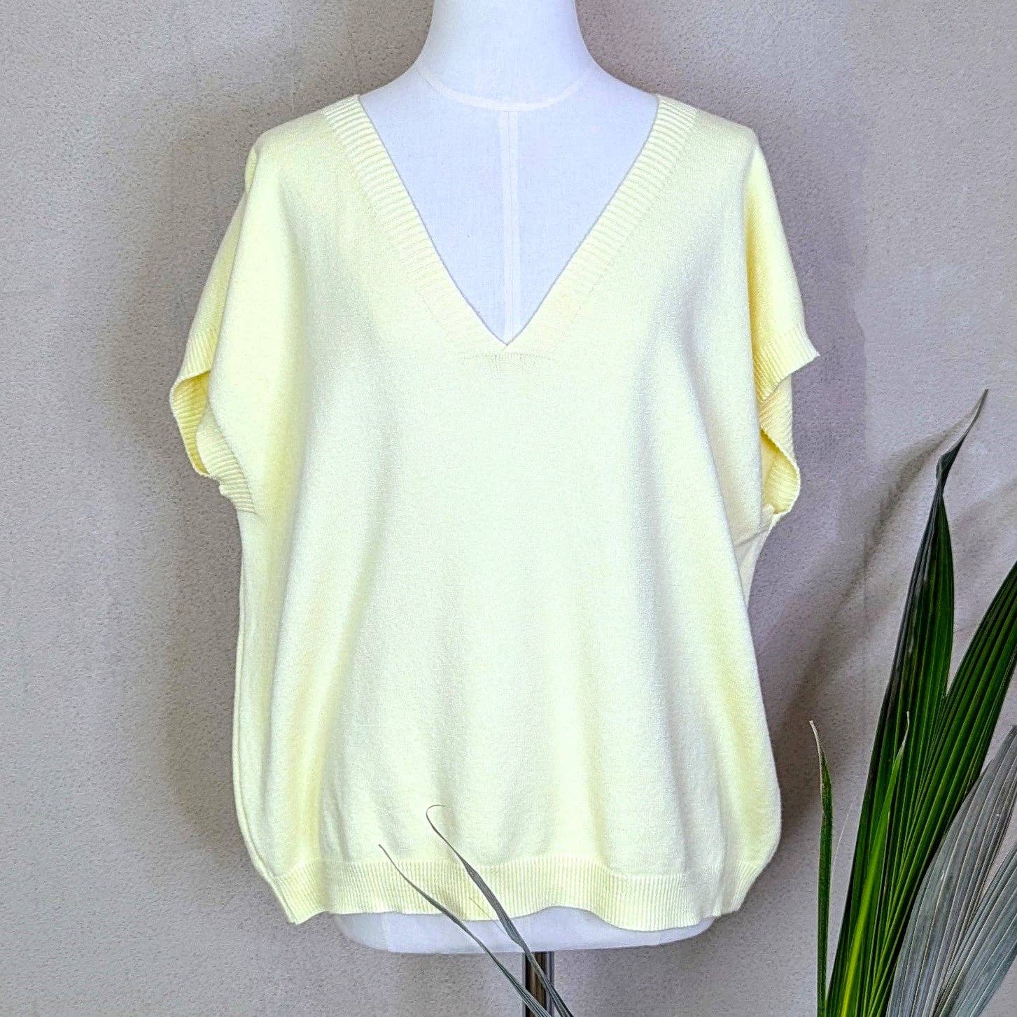 Tempest Designs – wholesale Knit top – Women's – Viscose mix knitted tank top with V-neck0