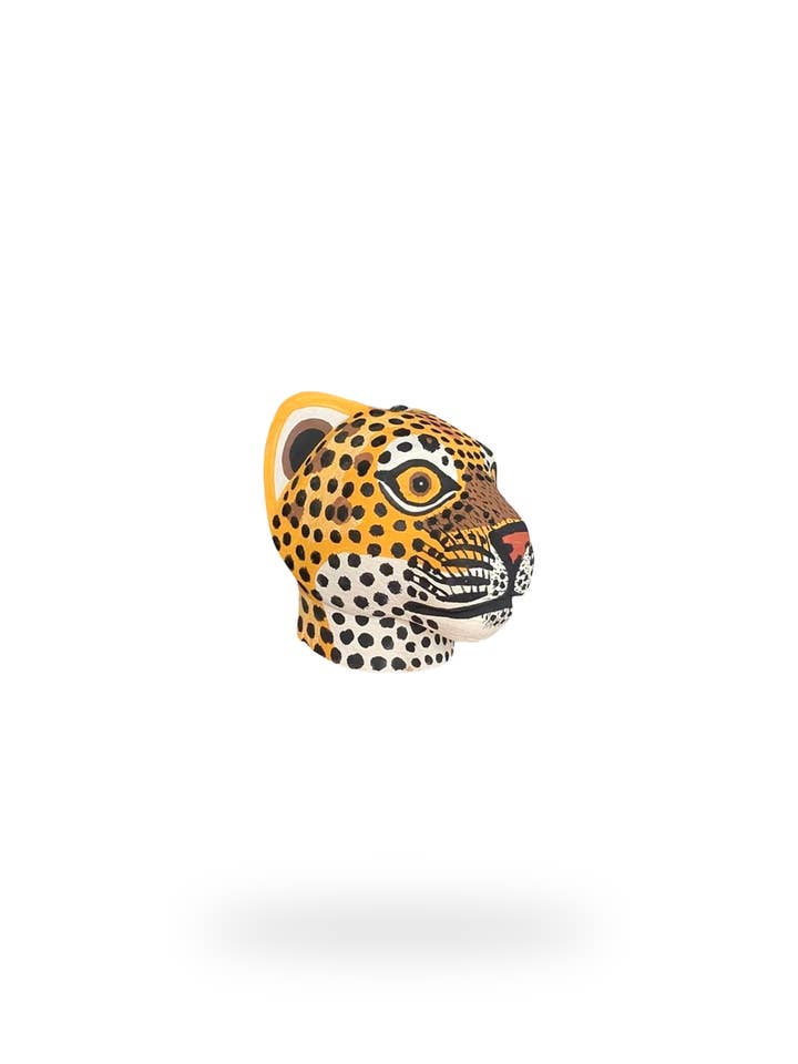 La mini sculpture Jaguar pour la vente par Fields Outfitting