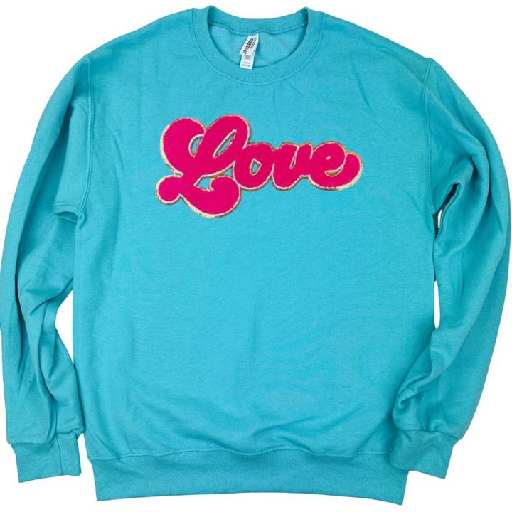 Sweatshirt rose vif Love Patch Gildan pour la vente par Nikkilynn Wholesale
