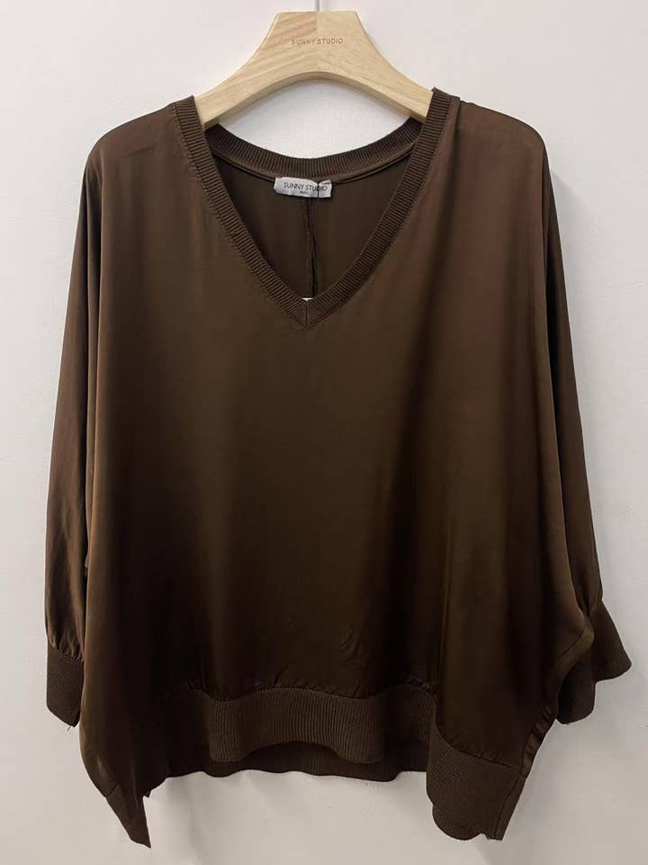 Casual V-neck women's top for wholesale by SUNNY STUDIO