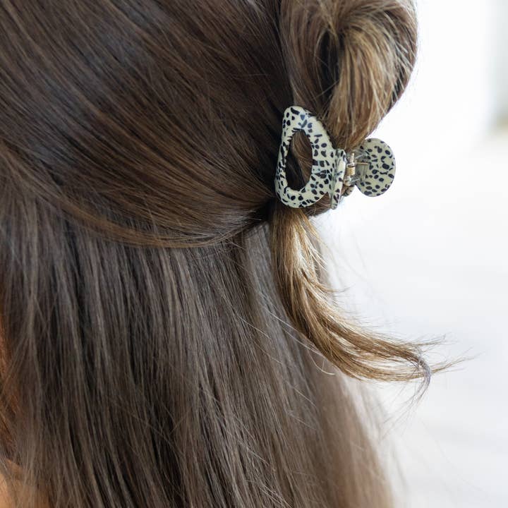Avenue Wholesale - Wholesale Hair Clip - Women's - Pack of Two - Round Claw Clips
