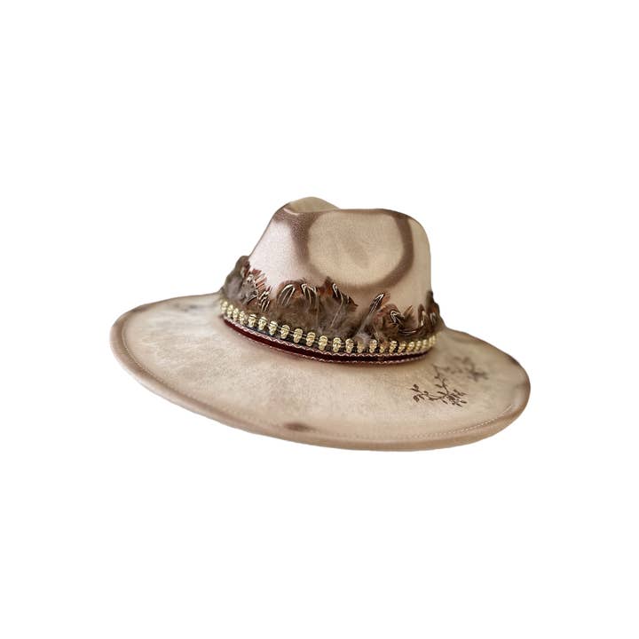 Wild Indigo - Vente Chapeau de cowboy – femme - Chapeau brûlé en suède végétal beige Wild Indigo avec motifs oiseaux et fleurs - style cow-boy western2