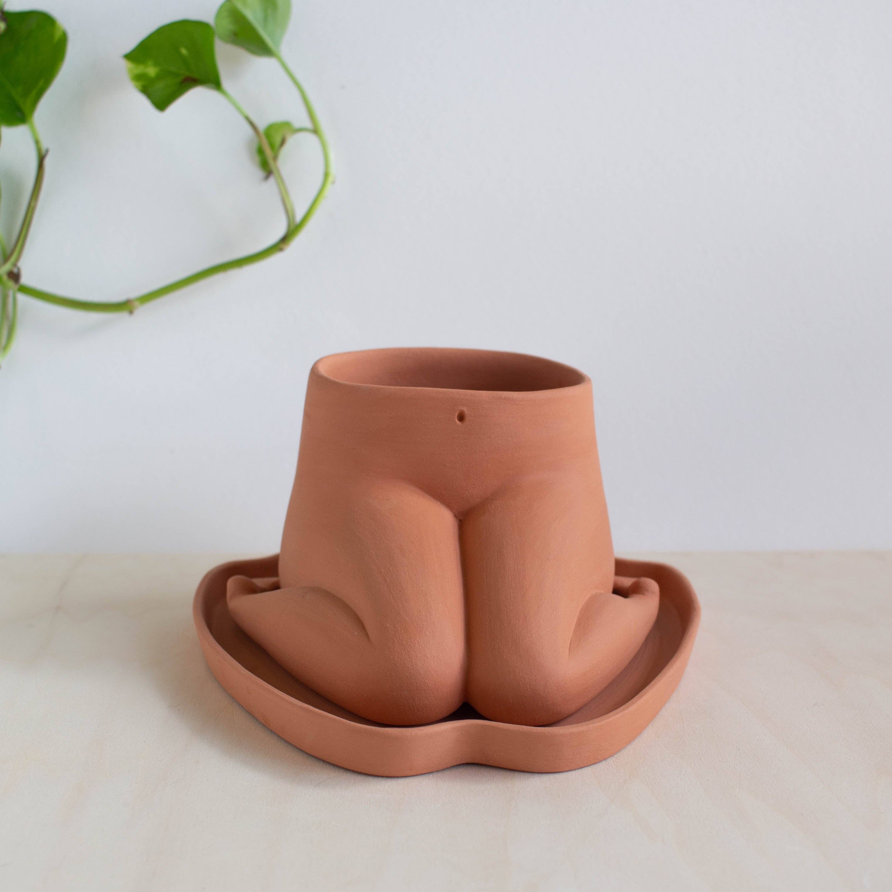 Doma Studios - Wholesale Plant Pot - Kneeling Leggy - Terracotta1