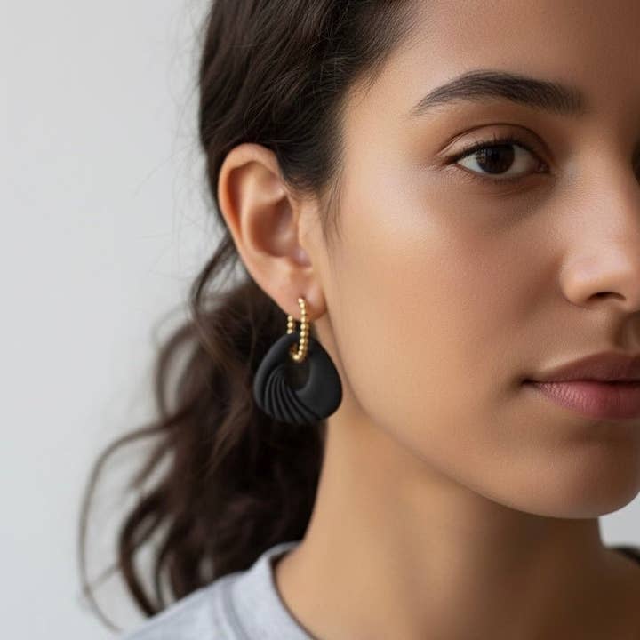 Duestelle Italia - Wholesale Dangle Earrings - Urban Flow - Contemporary gold-plated steel hoop earrings4