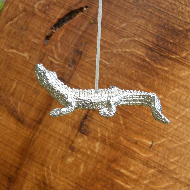 Pull en étain léger crocodile pour la vente par William Sturt Fine Pewter