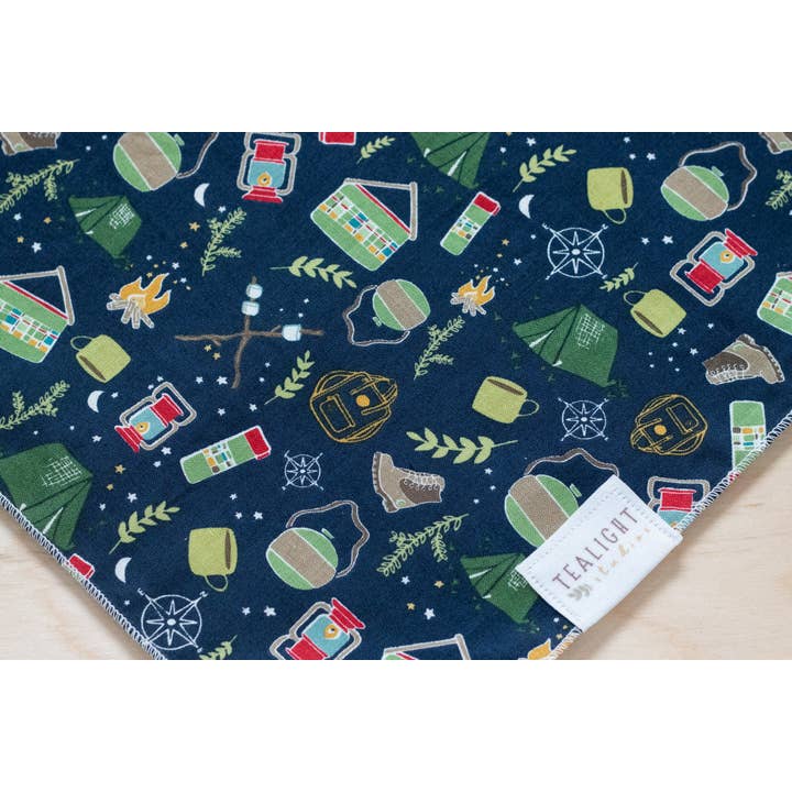 S'more Camping Halstuch für den Großhandel von Tealight Studios