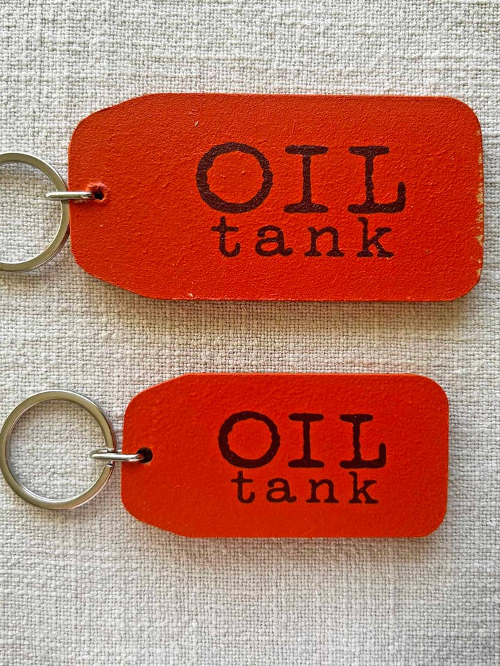Öltank - Holzschlüsselanhänger für den Großhandel von THE WOODEN POSTCARD COMPANY