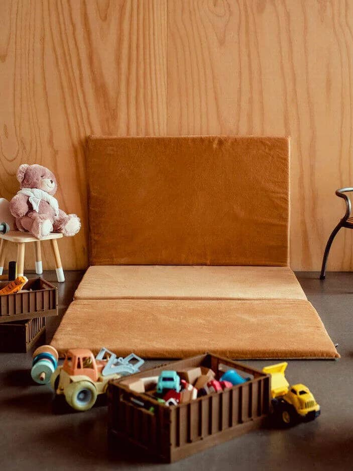 Tappeto per sviluppo motorio color cammello per la vendita all'ingrosso da parte di Manufacture des bébés français