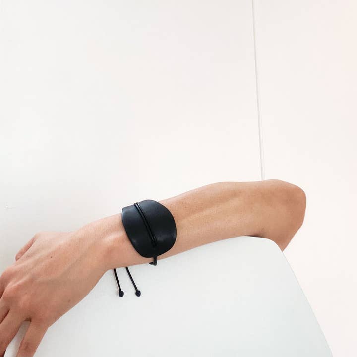 Lilly | Handmade Minimalist Bracelet in Black for wholesale by Pinah