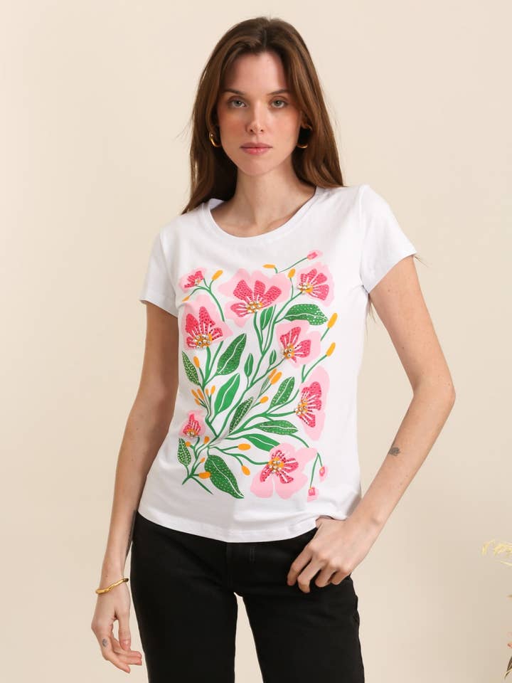 T-shirt coton illustrations fleurs pour la vente par Attrait Paris