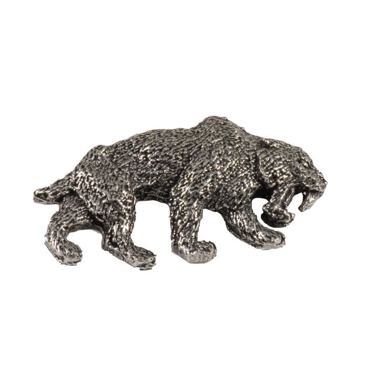 Spilla da bavero premium in peltro dai denti a sciabola con tigre per la vendita all'ingrosso da parte di Creative Pewter Designs