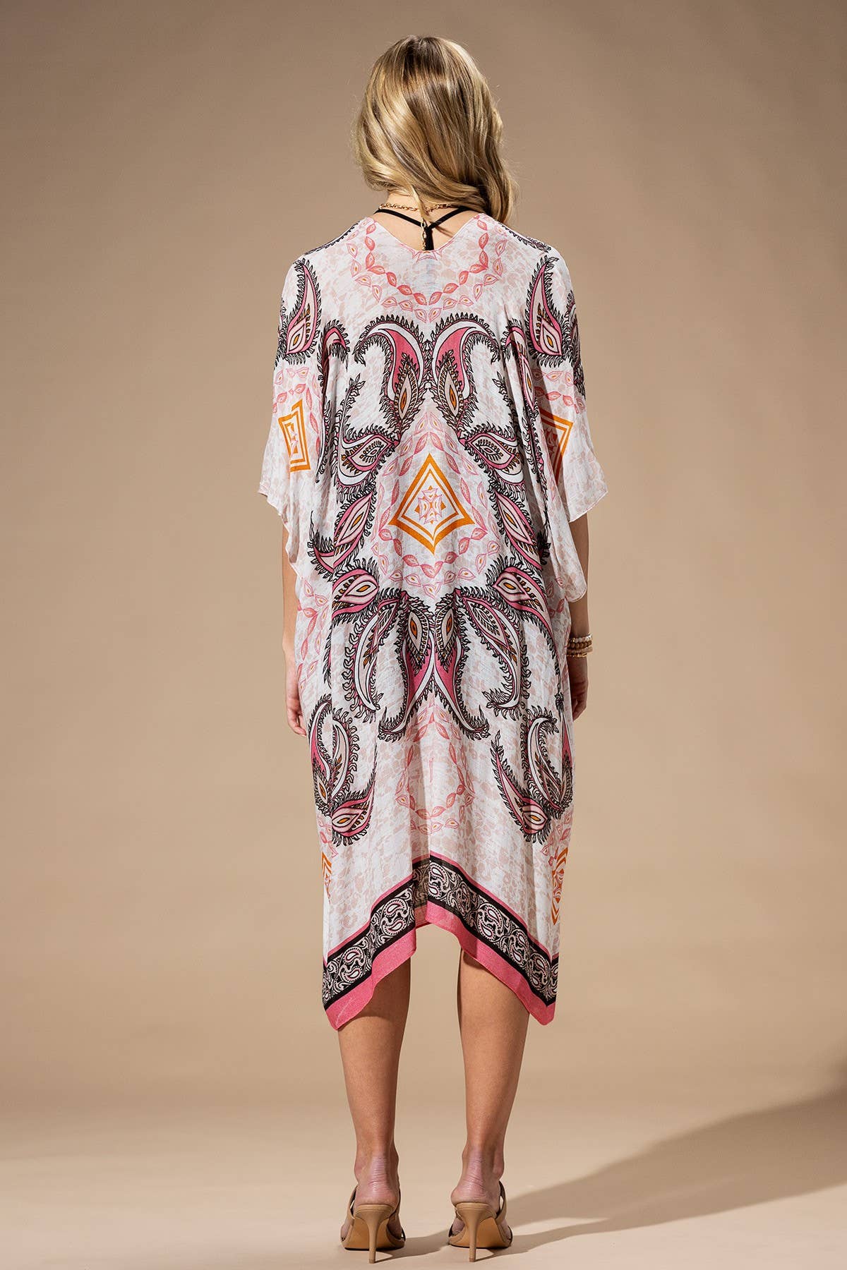 PAISLEY ROSA Kimono rosa com estampa paisley para venda a revendedores na Faire6