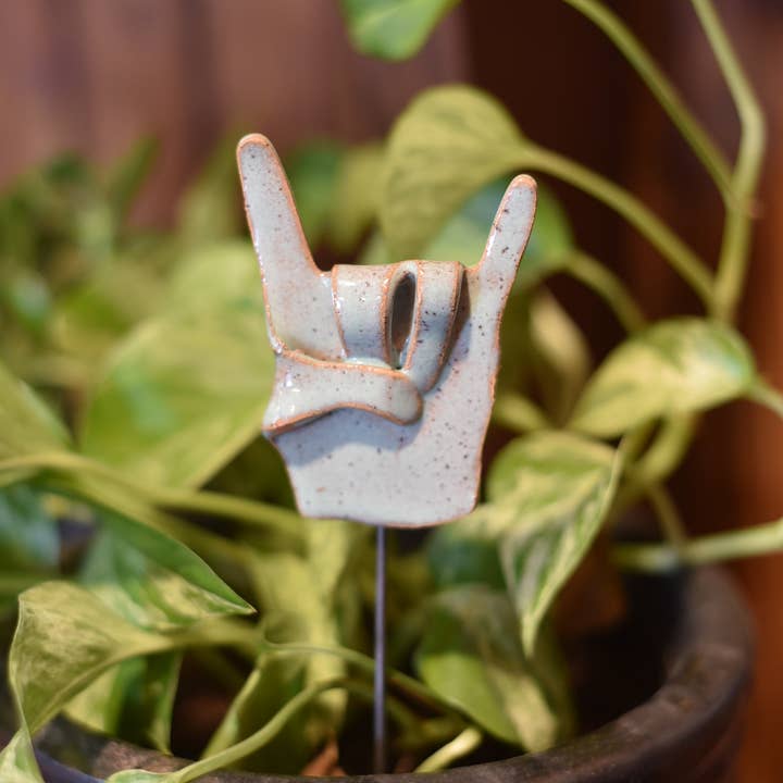 Mud & Maker - Wholesale Garden/lawn stake - Plant Buddies - Rock On Hands1