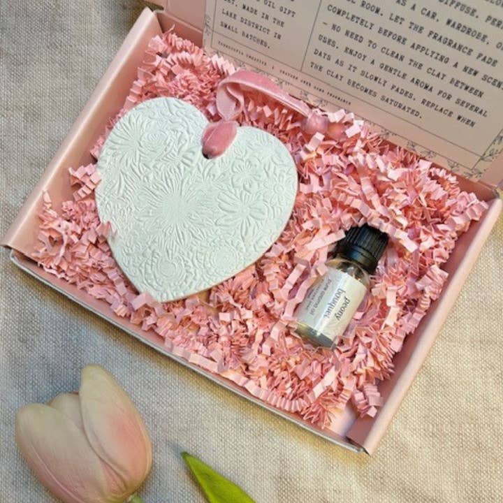 Ensemble Cadeau Diffuseur en Argile Suspendu Édition Limitée Rose pour la vente par Cornucopia Creative Studio