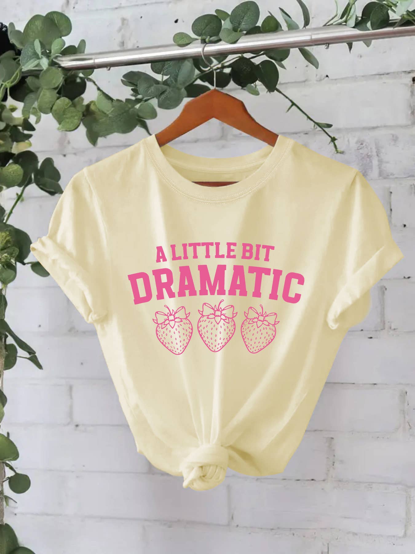 HIDDENBRAND - Wholesale T-Shirt - Women's - A LITTLE BIT DRAMATIC Versatile strawberry Graphic t-shirt5