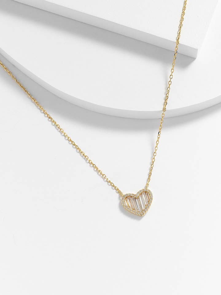 Joyce Collier avec pendentif en forme de cœur pour la vente par Kosa Jewels