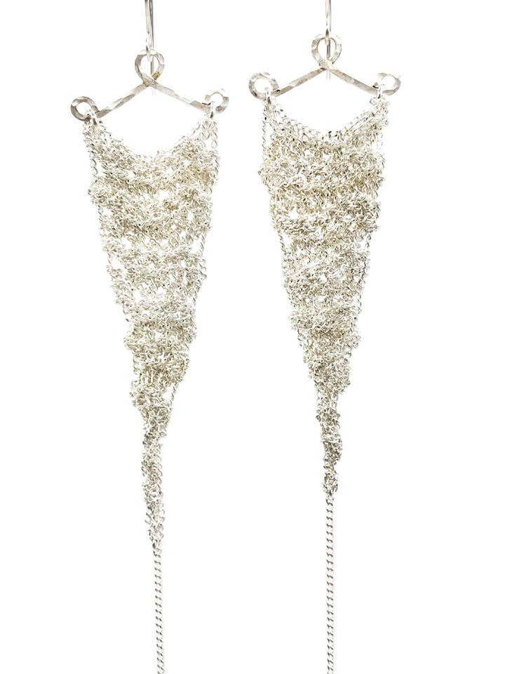 Orecchini: Triangolo all'uncinetto: argento: piccolo per la vendita all'ingrosso da parte di Moss Follows