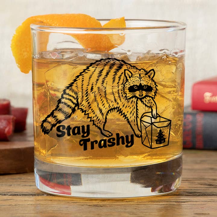 Articles de bar | Verres à whisky | Verre à whisky | Verre raton laveur pour la vente par Two Little Fruits