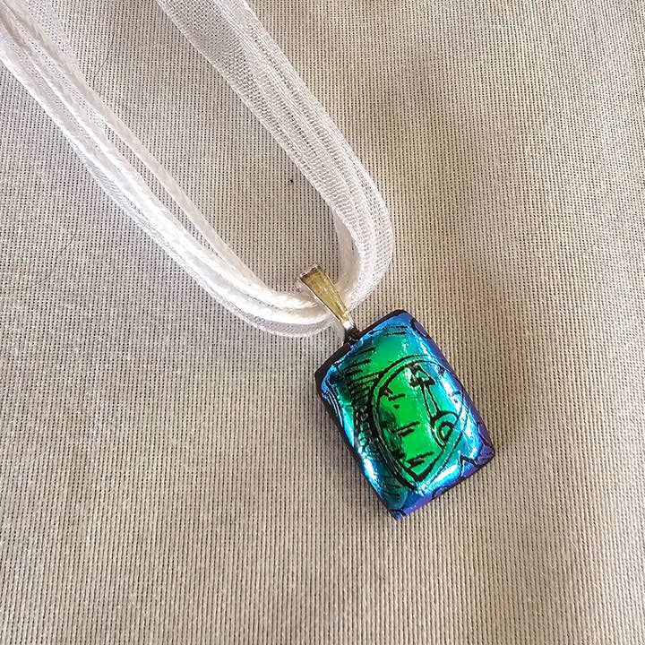 Ketting met bedellint van dichroïsch glas met regenboogmotief voor wholesale door Divine Dragon Designs