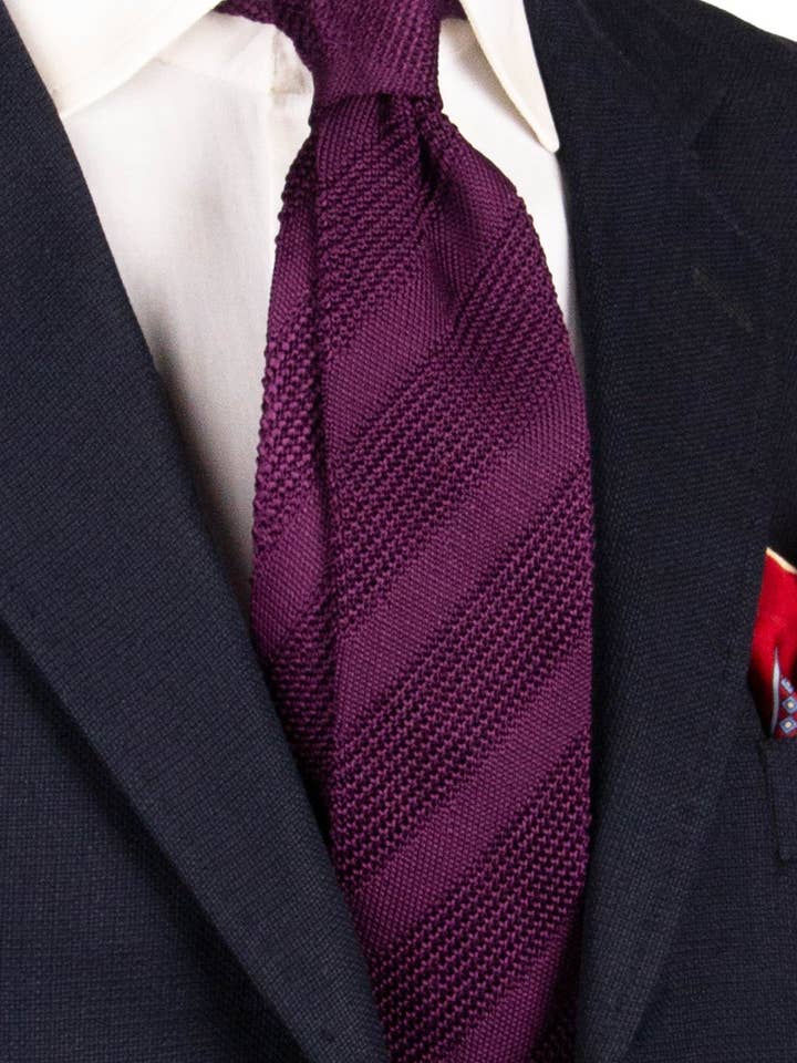 Cravatta Tricot in Maglia di Seta Regimental Viola Scuro TRI842 per la vendita all'ingrosso da parte di Graffeo Cravatte
