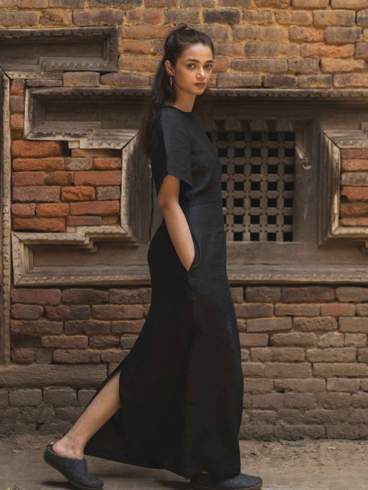 Vestido Maxi Kaftan Preto de Linho por atacado de Drishya Linen