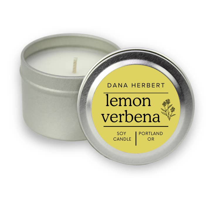 Bougie Verveine Citronnée 2 oz. Boîte en métal pour la vente par Dana Herbert