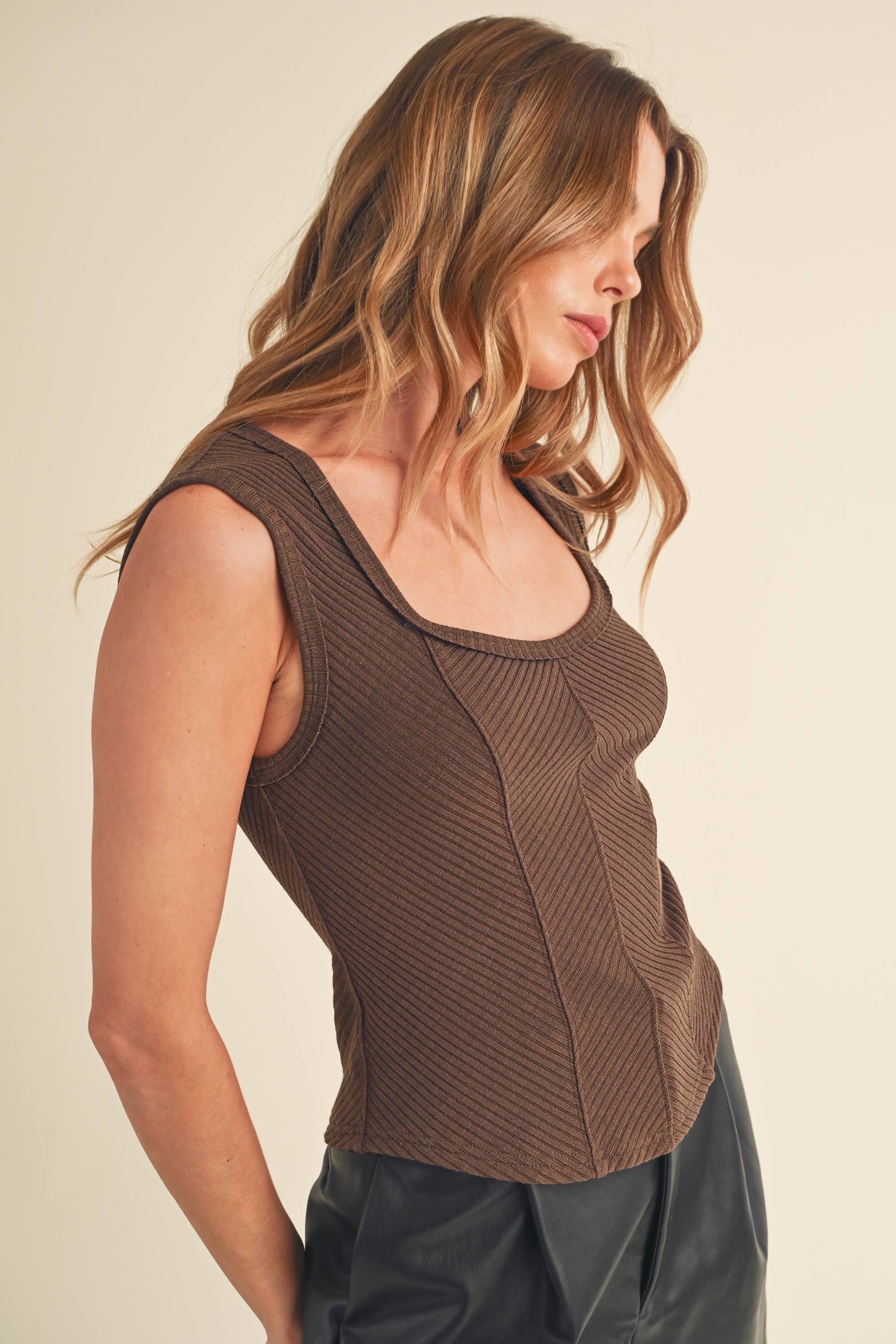 AEMI + CO – Engroshandel Tanktop – Kvinder – 8261DK Adelle Sweetheart Hals Tanktop 58