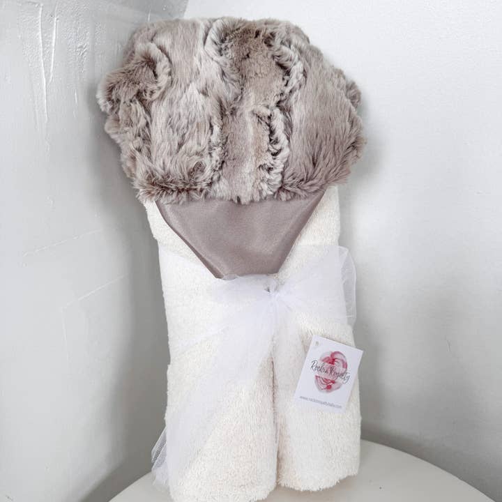 Hooded Bath Towel- Peter Rabbit for wholesale by Rockin Royalty