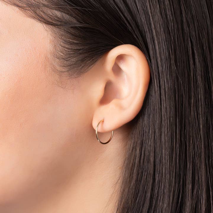 Or Créoles rondes sans fin 14 carats en vente sur Faire17